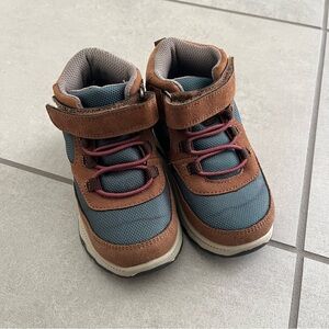OshKosh B'gosh Brown Toddler Boy Kids Boots Velcro Closure Size 6M